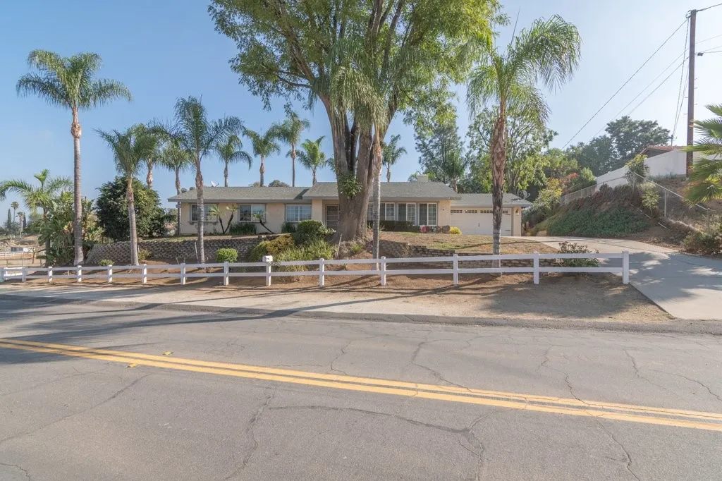 15250 Golden Star, Riverside, California 92506 home-pic-0