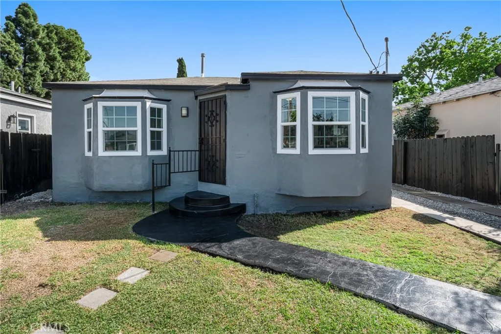 11204 Alvaro, Los Angeles, California 90059 home-pic-0