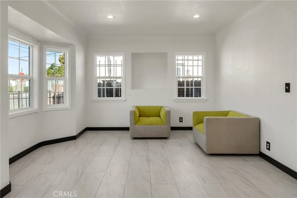 11204 Alvaro, Los Angeles, California 90059 home-pic-15