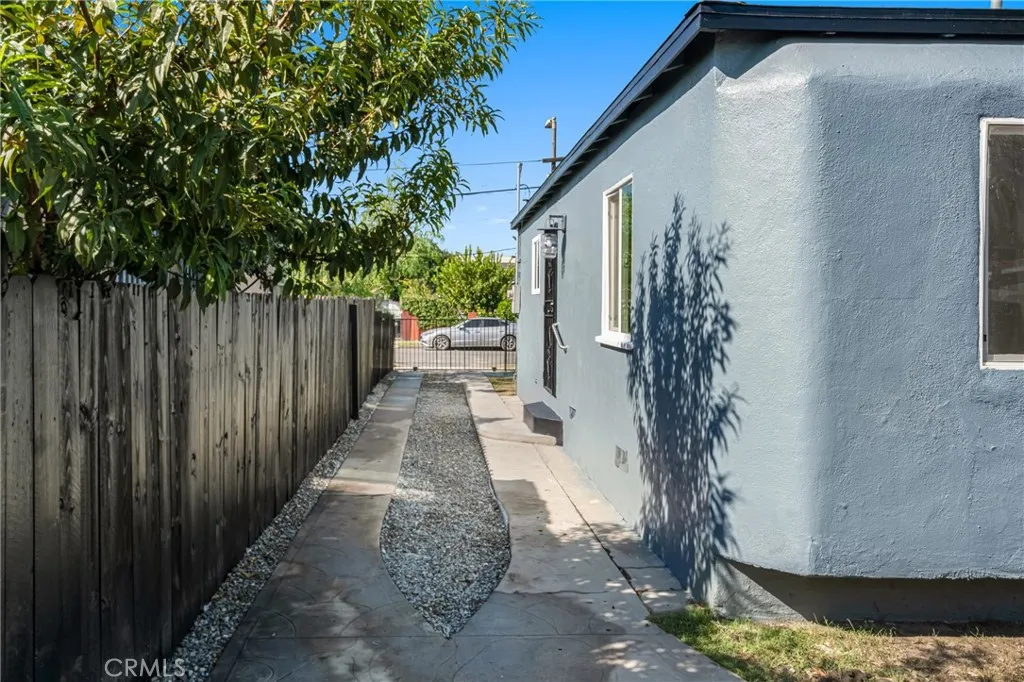 11204 Alvaro, Los Angeles, California 90059 home-pic-31