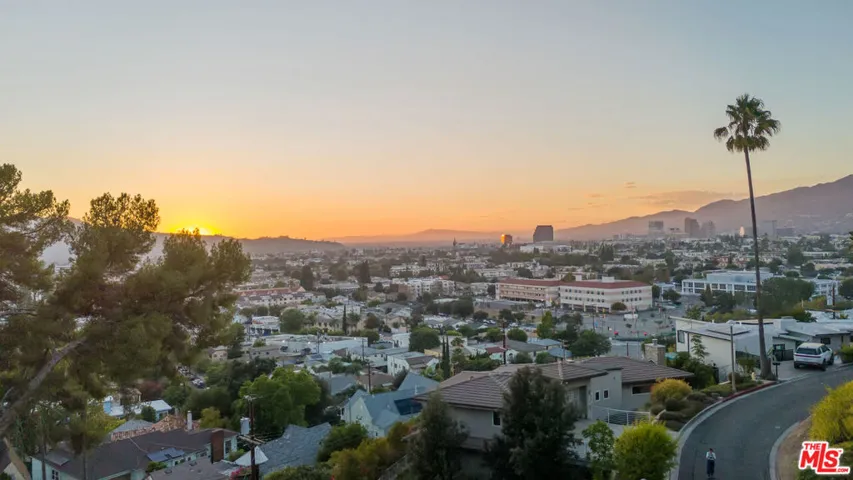1337 E Palmer Avenue, Glendale, California 91205