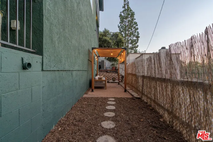 1337 E Palmer Avenue, Glendale, California 91205