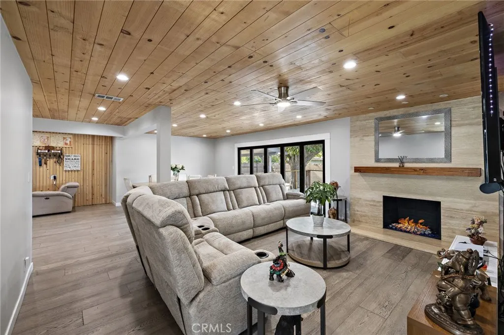 2152 N Cleveland Street, Orange, California 92865 home-pic-3