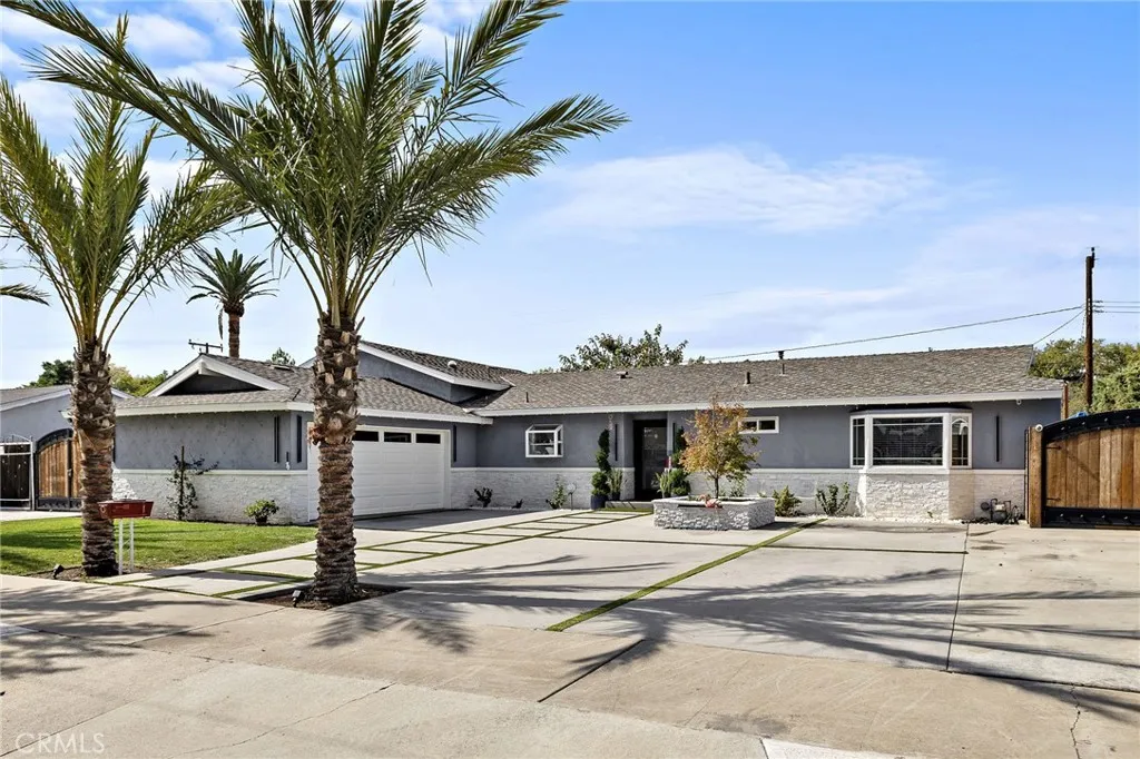 2152 N Cleveland Street, Orange, California 92865 home-pic-1