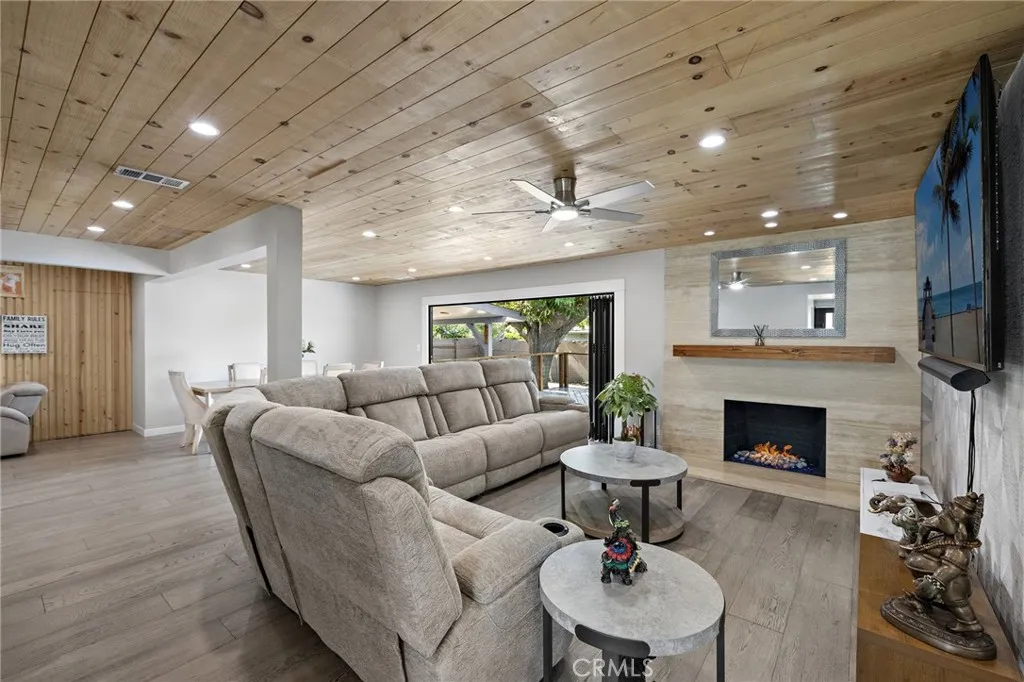 2152 N Cleveland Street, Orange, California 92865 home-pic-22
