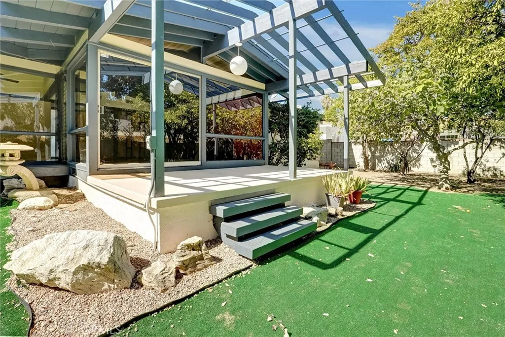 7048 Vanscoy, North Hollywood, California 91605 home-pic-30