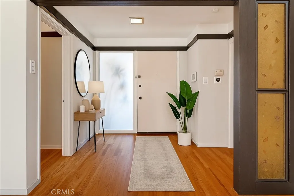 7048 Vanscoy, North Hollywood, California 91605 home-pic-2