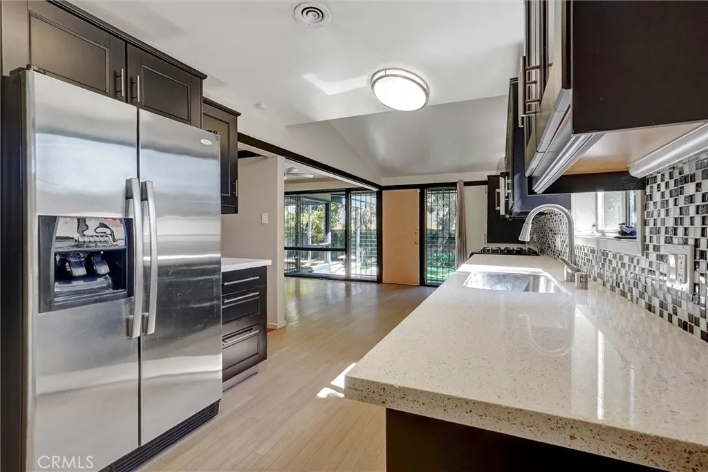 7048 Vanscoy, North Hollywood, California 91605 home-pic-13