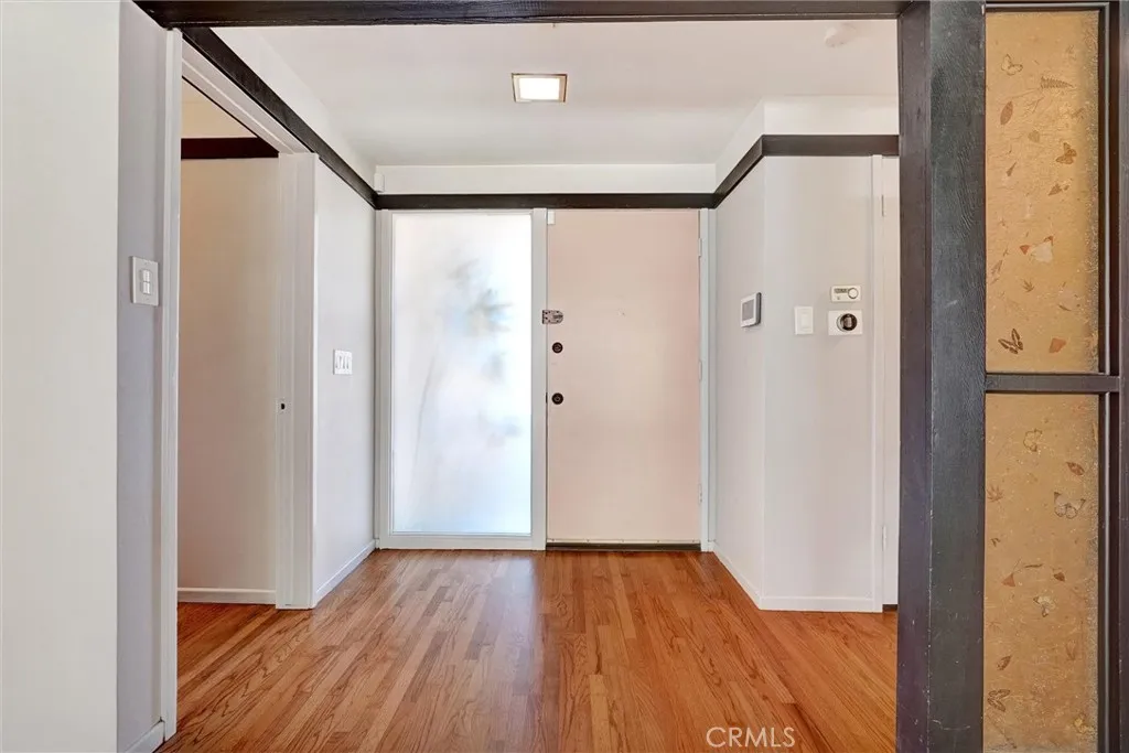 7048 Vanscoy, North Hollywood, California 91605 home-pic-3
