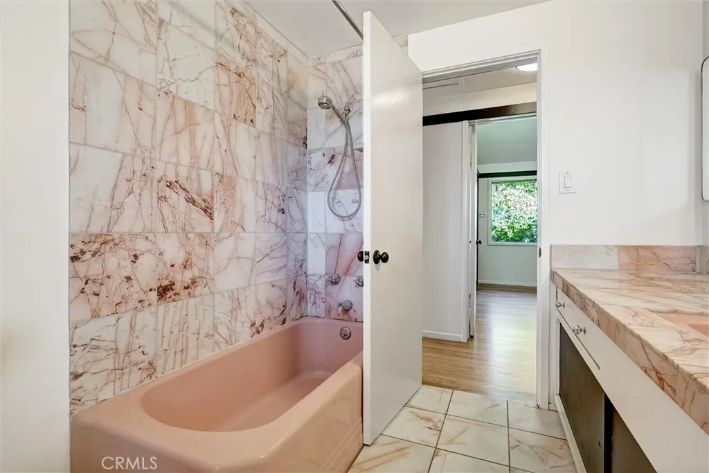 7048 Vanscoy, North Hollywood, California 91605 home-pic-23