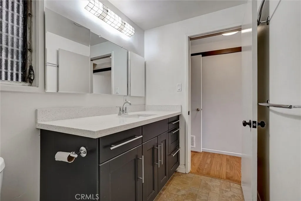 7048 Vanscoy, North Hollywood, California 91605 home-pic-17