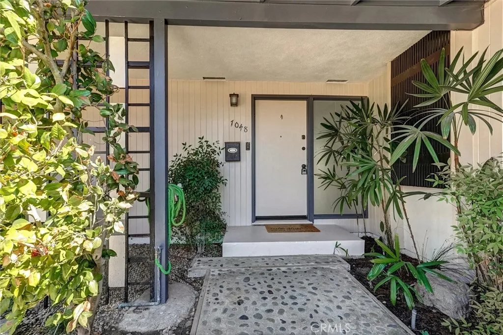 7048 Vanscoy, North Hollywood, California 91605 home-pic-1