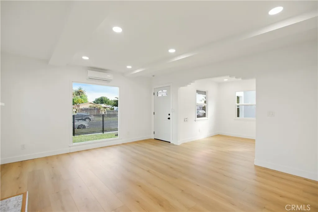 1626 W 60th Place, Los Angeles, California 90047 home-pic-7