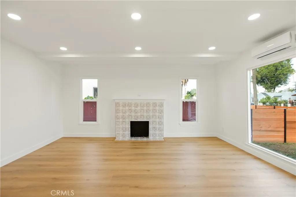1626 W 60th Place, Los Angeles, California 90047 home-pic-6