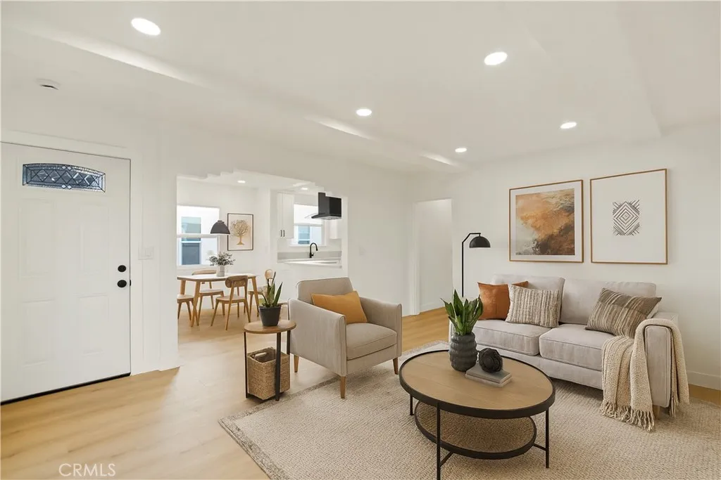 1626 W 60th Place, Los Angeles, California 90047 home-pic-4
