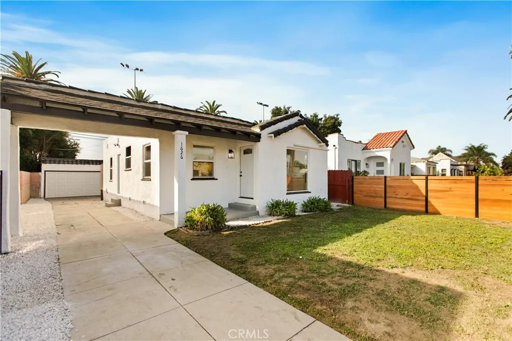 1626 W 60th Place, Los Angeles, California 90047 home-pic-2