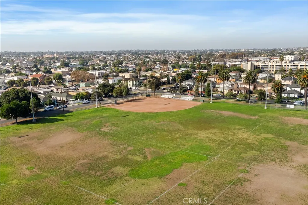 1626 W 60th Place, Los Angeles, California 90047 home-pic-23
