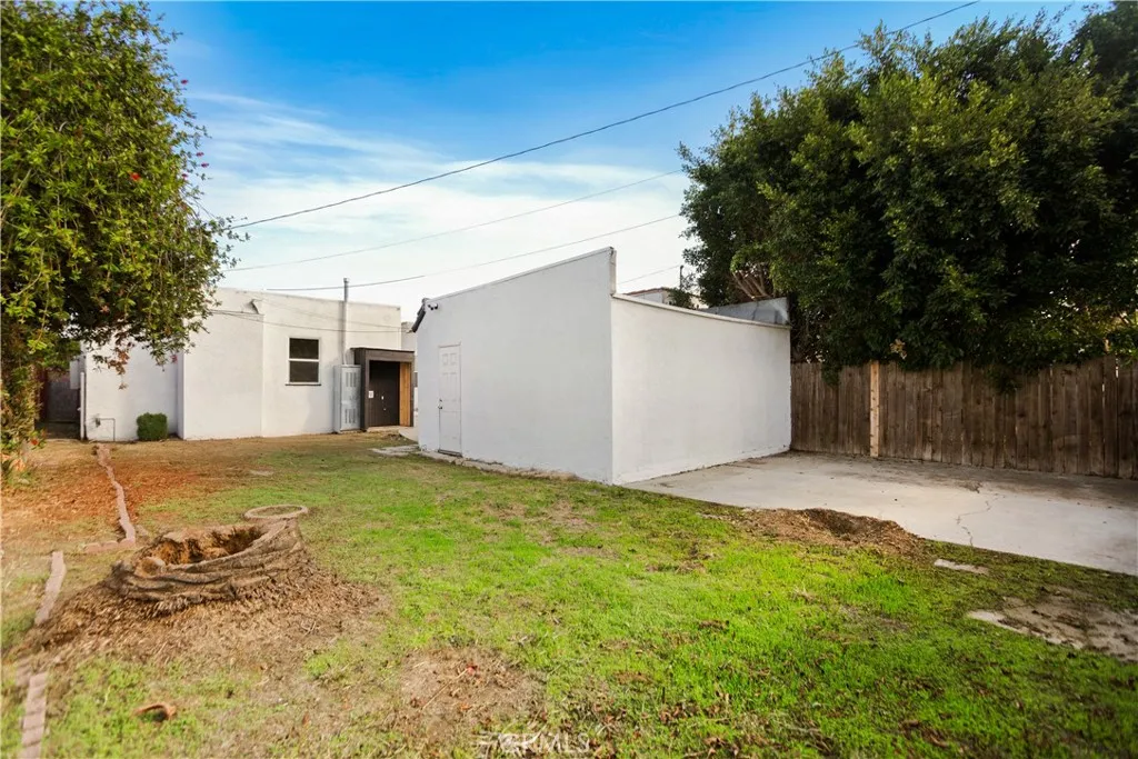 1626 W 60th Place, Los Angeles, California 90047 home-pic-21