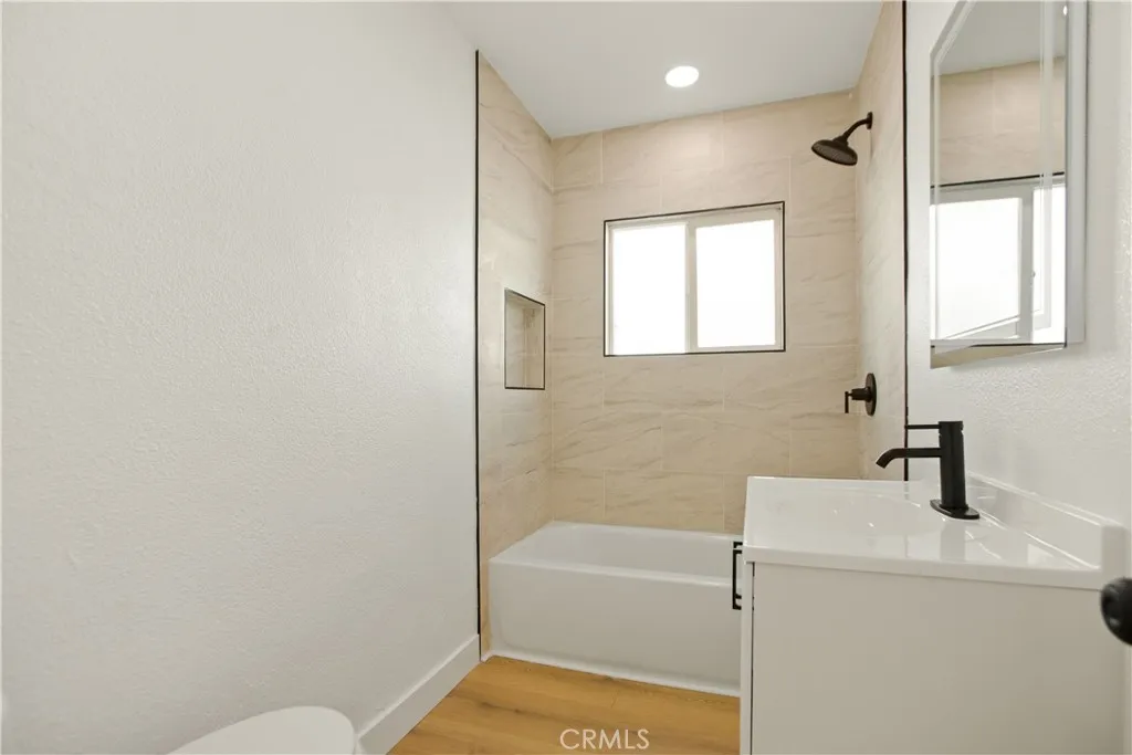1626 W 60th Place, Los Angeles, California 90047 home-pic-14