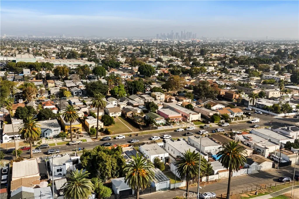1626 W 60th Place, Los Angeles, California 90047 home-pic-25