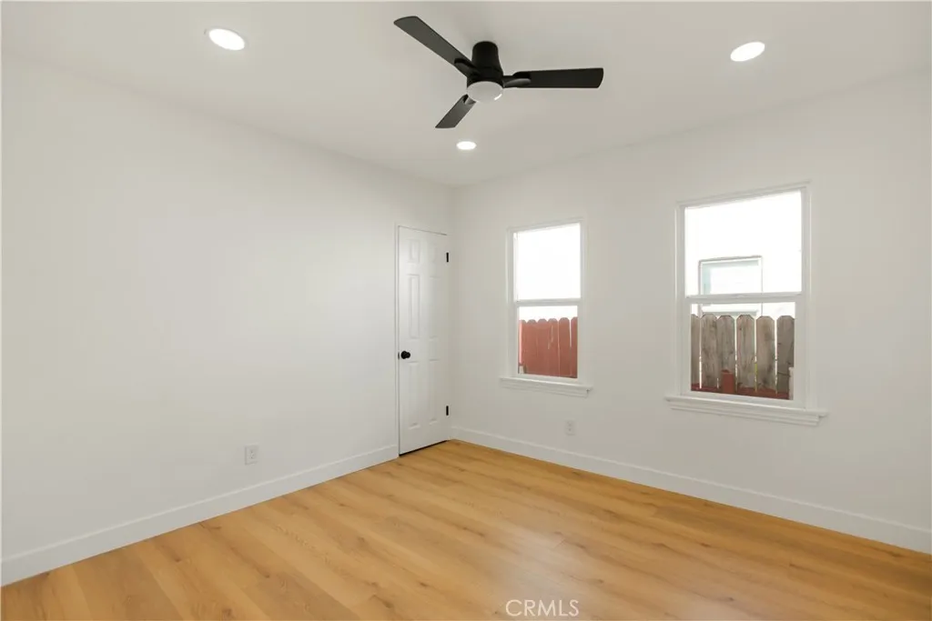 1626 W 60th Place, Los Angeles, California 90047 home-pic-16