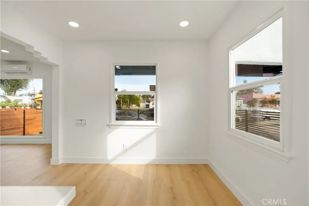 1626 W 60th Place, Los Angeles, California 90047 home-pic-9