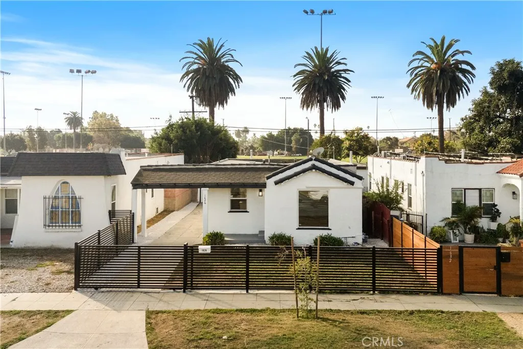 1626 W 60th Place, Los Angeles, California 90047 home-pic-0