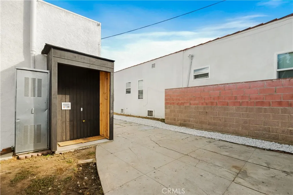 1626 W 60th Place, Los Angeles, California 90047 home-pic-19