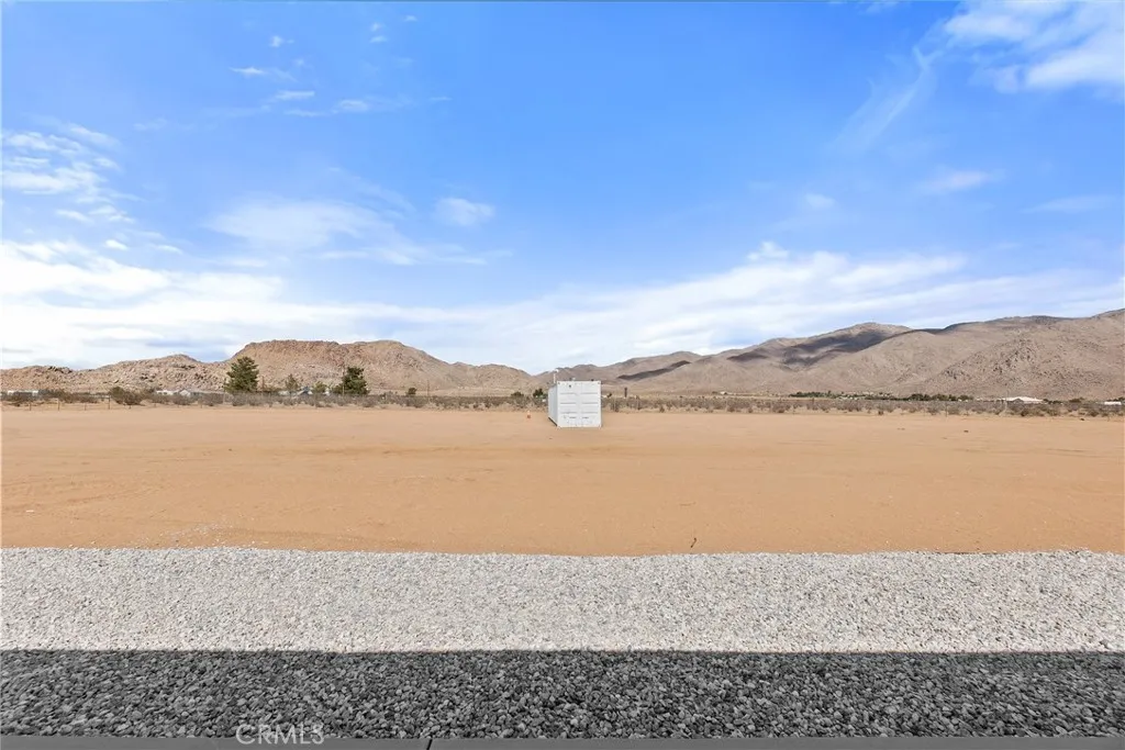 11725 Lagartijo Drive, Apple Valley, California 92308 home-pic-32