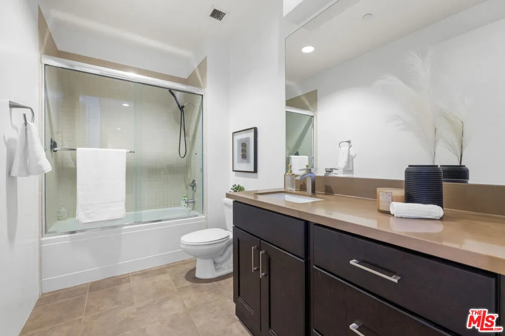 801 S Grand Avenue 1508, Los Angeles, California 90017 home-pic-35