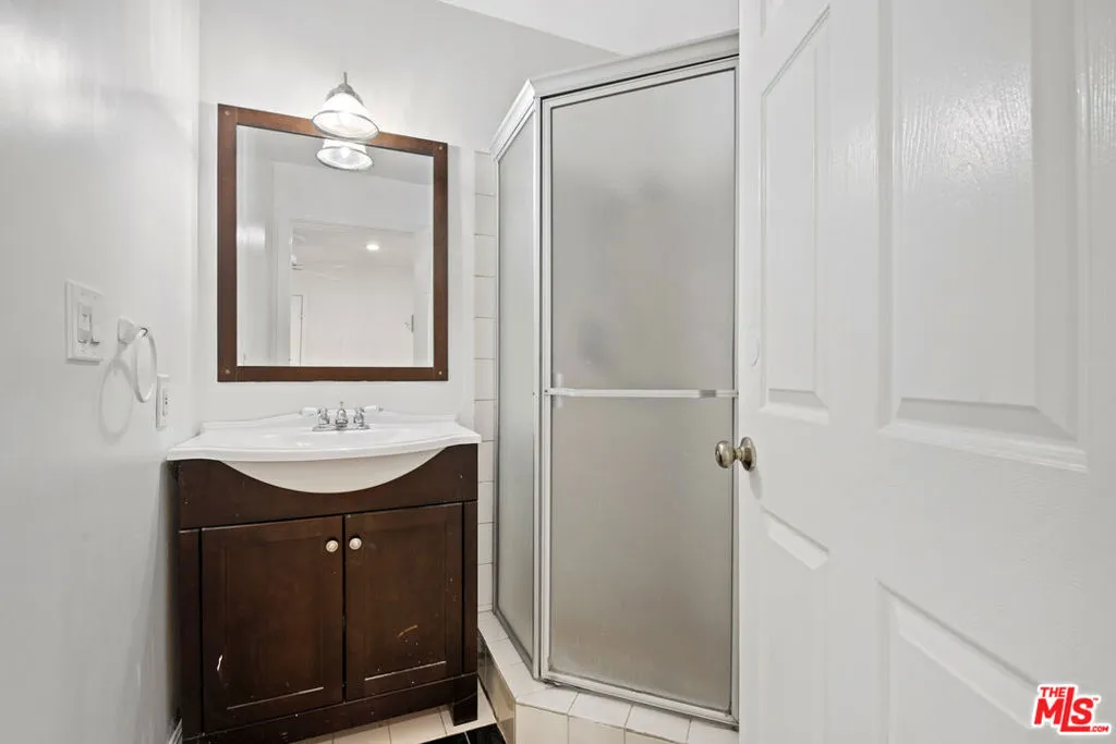 2461 Jupiter Drive, Los Angeles, California 90046 home-pic-44