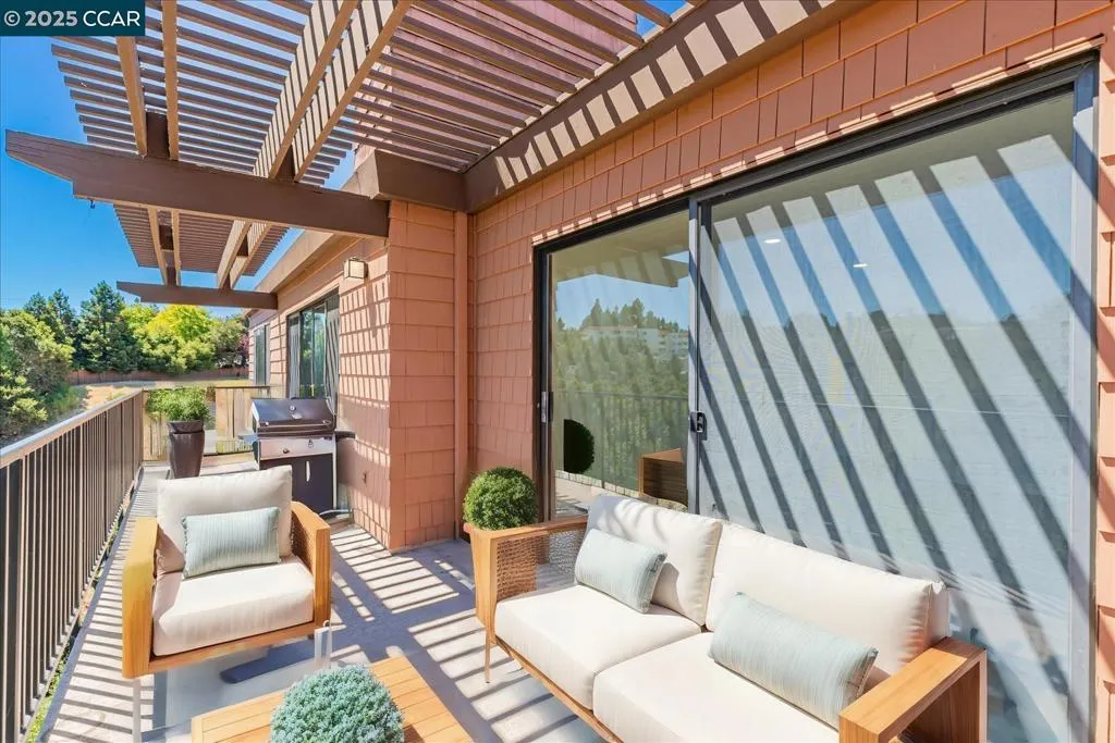 25676 University Ct 323, Hayward, California 94542 home-pic-14