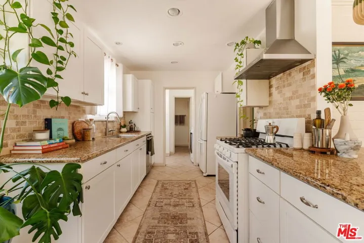 8037 Sunnybrae Avenue, Winnetka, California 91306