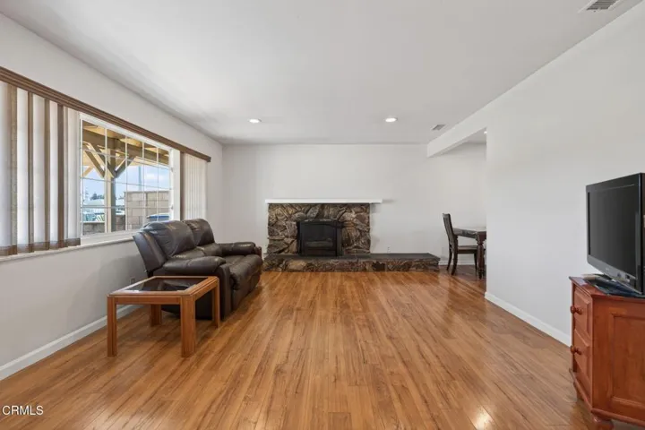 36-web-or-mls-Upmarketmedia_4029SB-resho