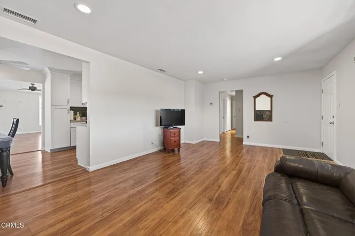 39-web-or-mls-Upmarketmedia_4029SB-resho