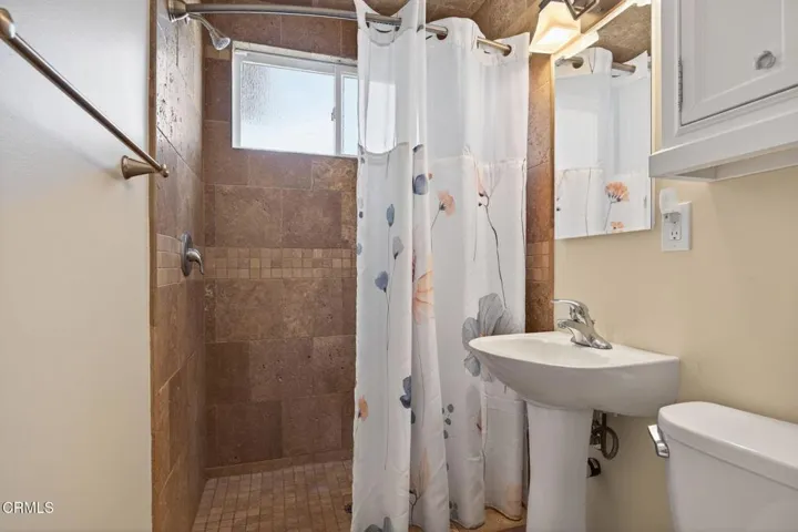 24-web-or-mls-UpmarketMedia-4029SB082