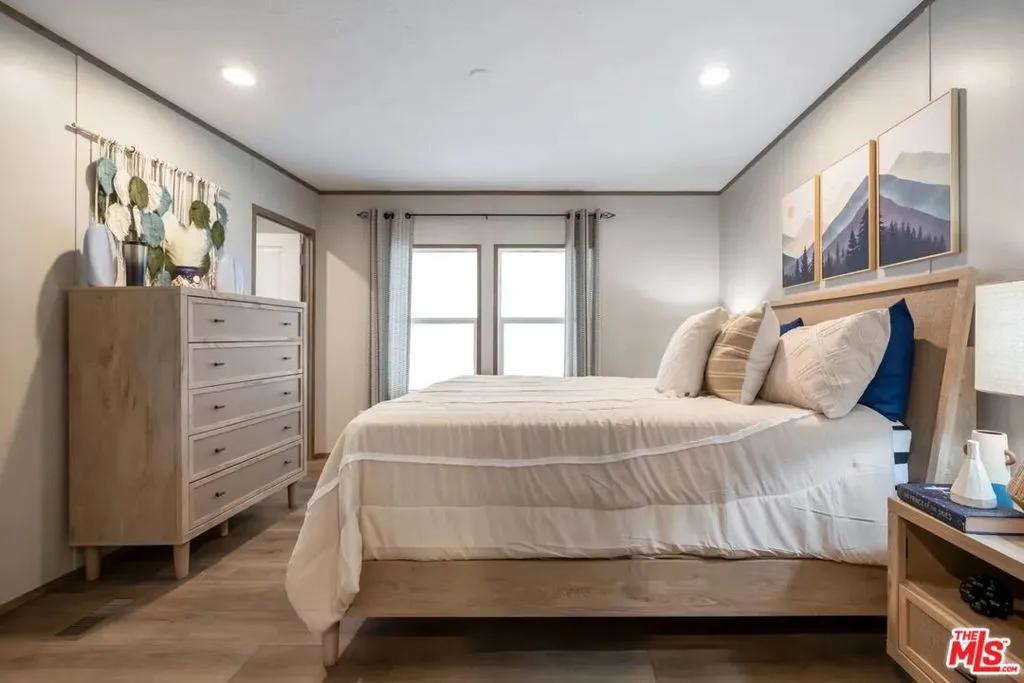 39600 Knob Hill Road A, Big Bear City, California 92314 home-pic-4