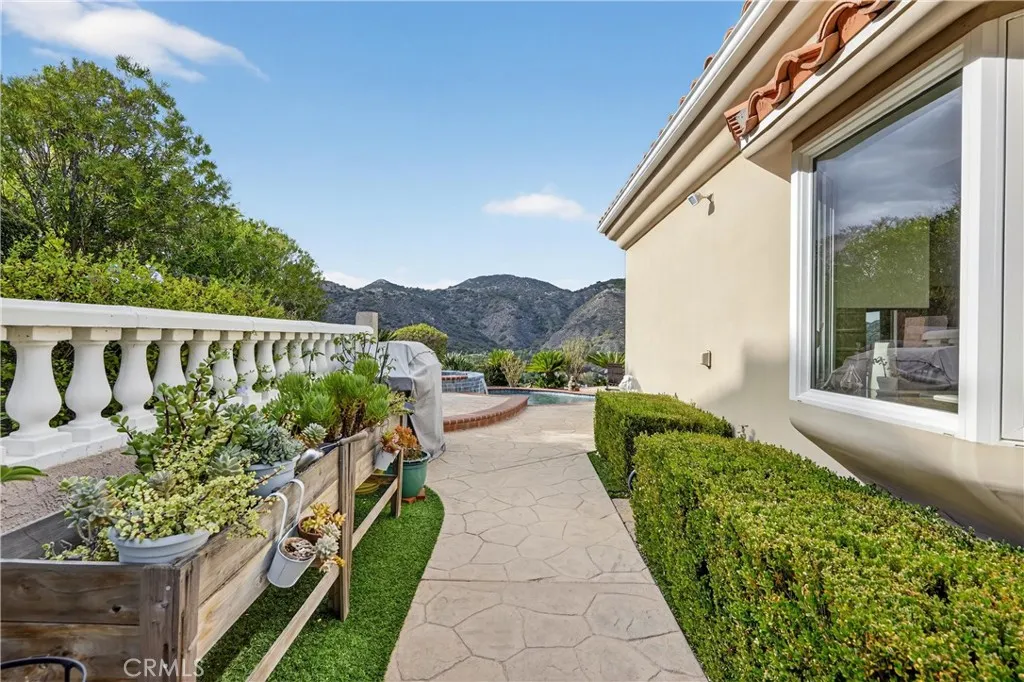 37939 Sky High Drive, Murrieta, California 92562 home-pic-46
