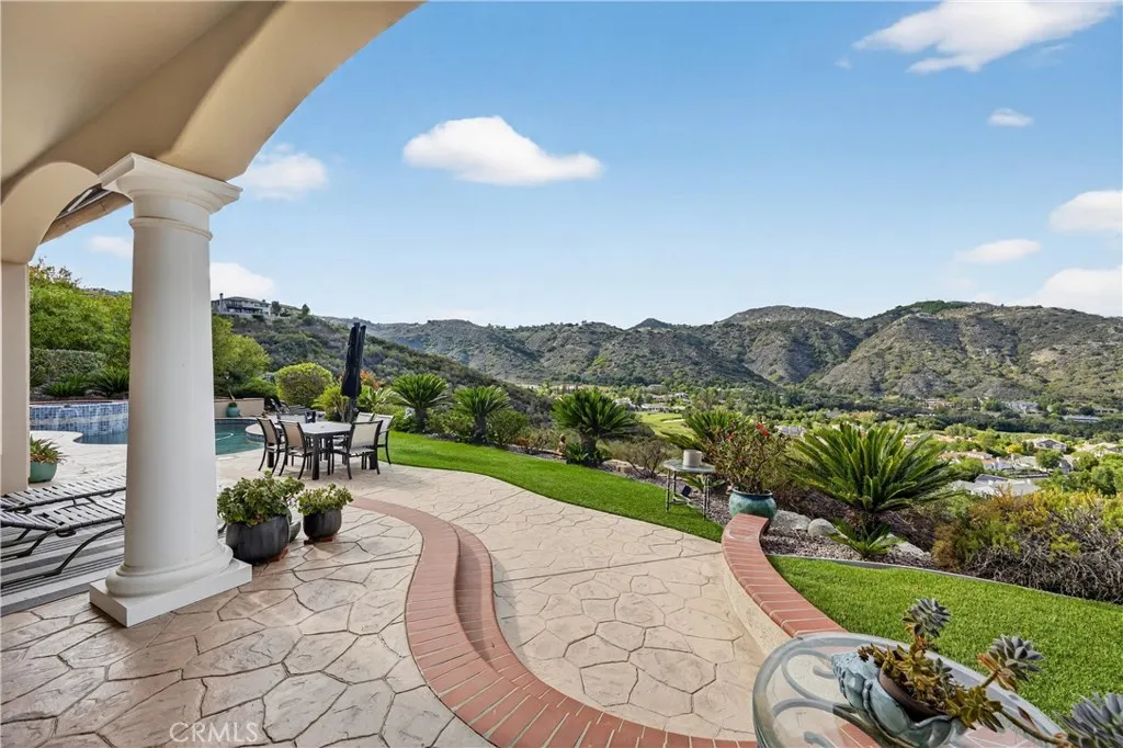 37939 Sky High Drive, Murrieta, California 92562 home-pic-49