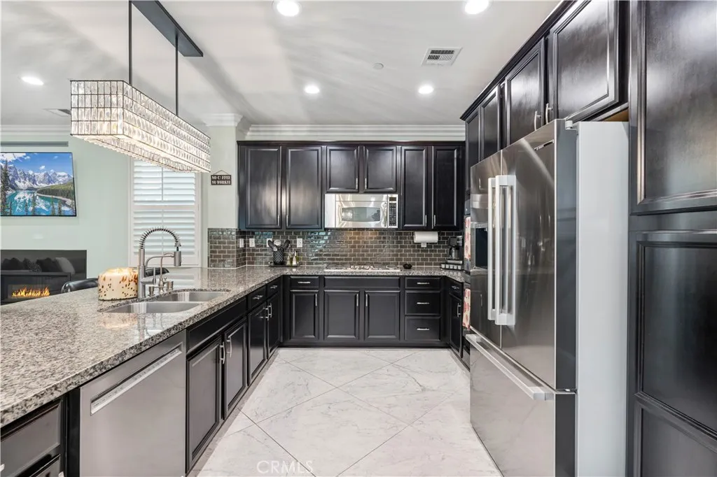 28537 Vista Del Rio, Valencia, California 91354 home-pic-14