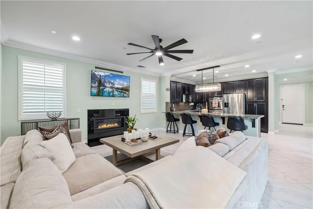28537 Vista Del Rio, Valencia, California 91354 home-pic-16