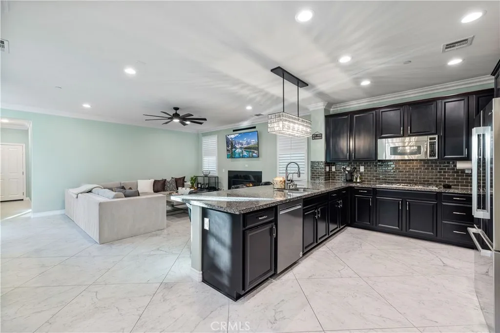 28537 Vista Del Rio, Valencia, California 91354 home-pic-11