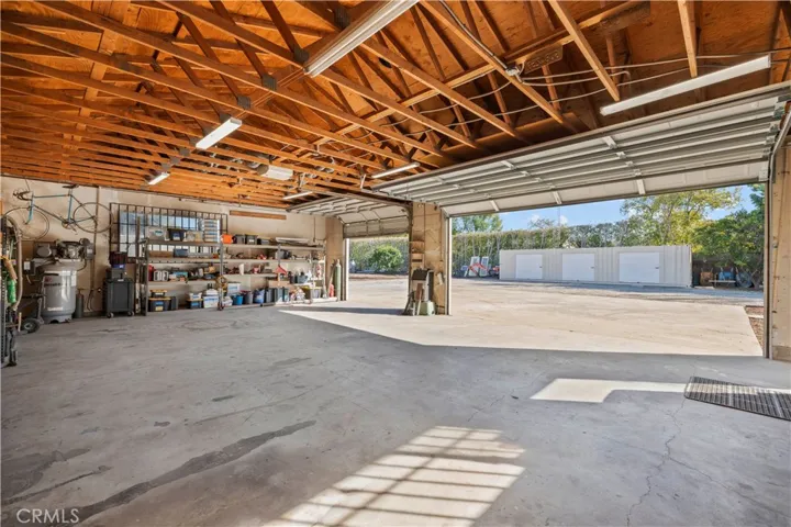 Amazing large 3 car garage/ shop