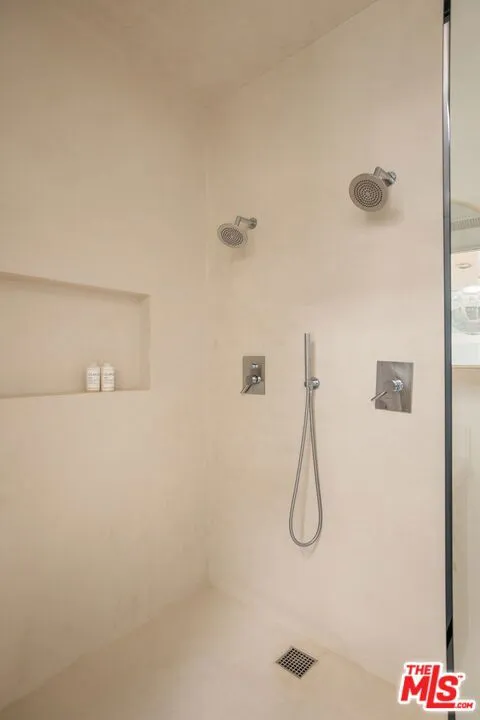 2407 San Marco Drive, Los Angeles, California 90068 home-pic-18