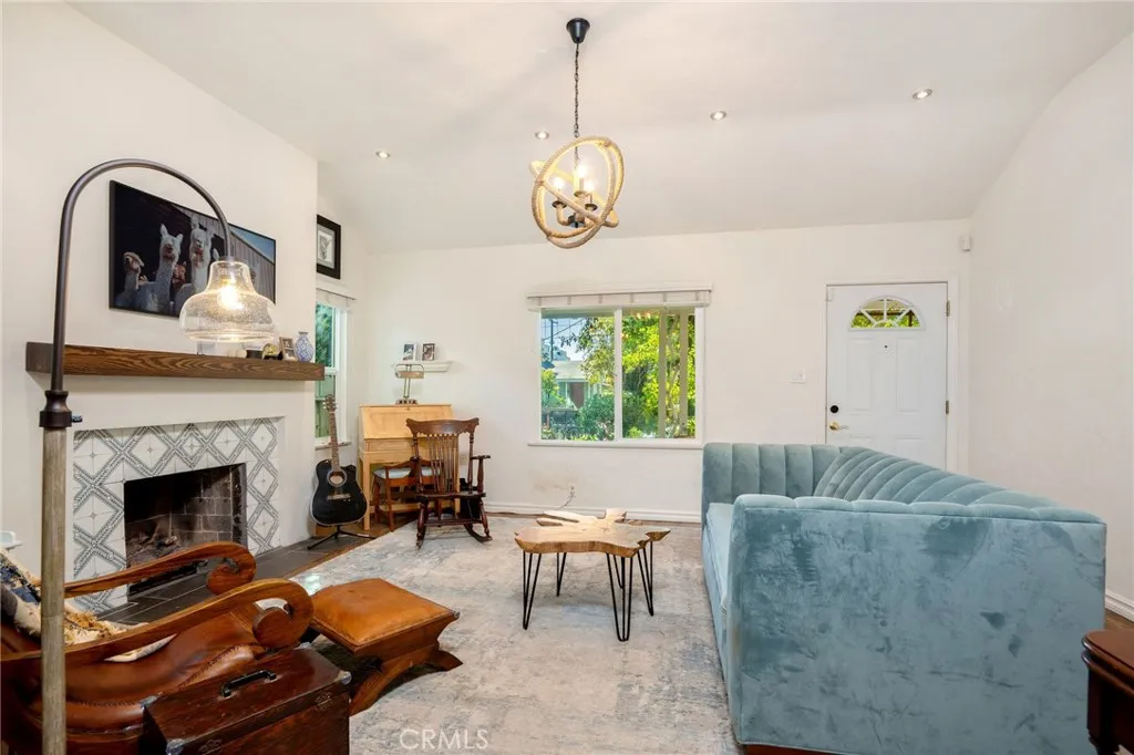 11519 Albers Street, North Hollywood, California 91601 home-pic-3