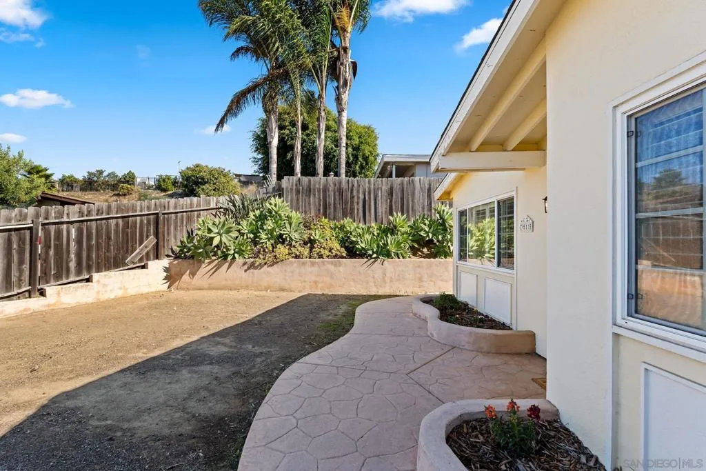 3511 Badillo Rd, San Marcos, California 92069 home-pic-1