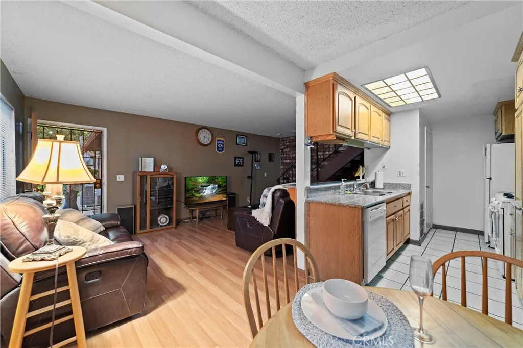 1172 W Calle De Las Estrellas 3, Azusa, California 91702 home-pic-3