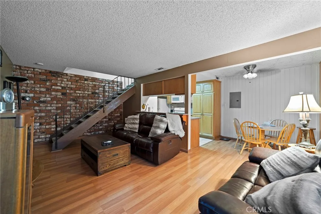 1172 W Calle De Las Estrellas 3, Azusa, California 91702 home-pic-1