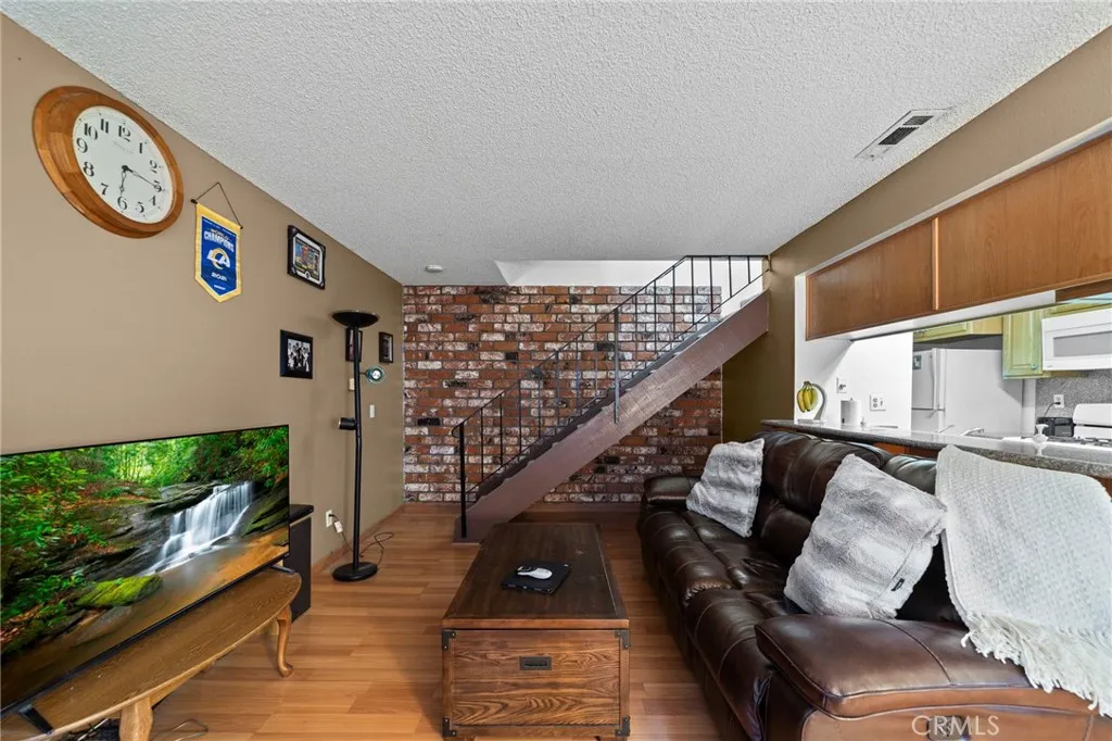1172 W Calle De Las Estrellas 3, Azusa, California 91702 home-pic-2