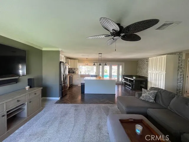 livingrm to kitchen view